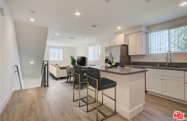 Foto del edificio - 2635 Hauser Blvd