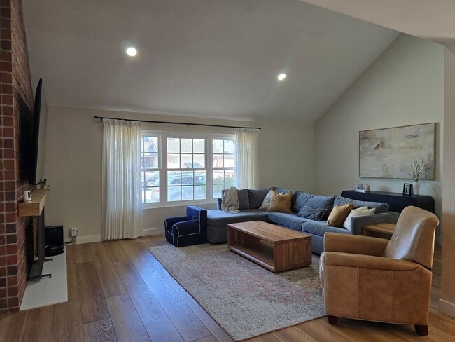 Building Photo - 344 Dewane Dr