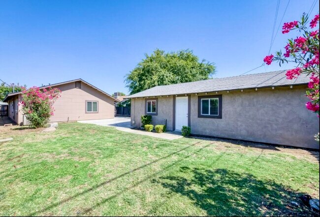 Building Photo - 1437 N San Pablo Ave