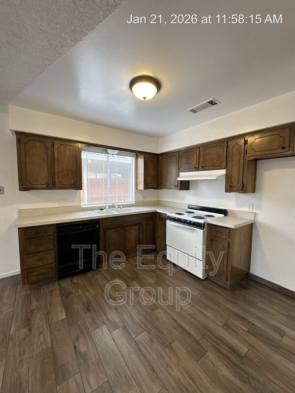 Building Photo - 2732 S Sallee Ct