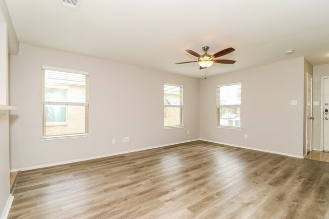Building Photo - 2233 Sims Dr