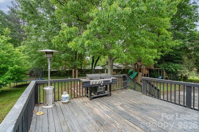 Foto del edificio - 1005 Home Trail