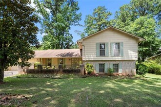 Building Photo - 4000 Pinehurst Pl
