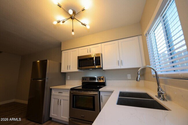 Kitchen - 127 S Outpost Rd