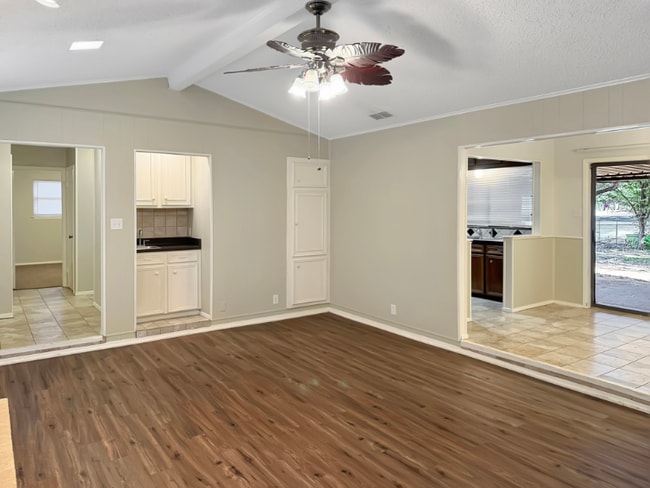 Foto del edificio - 1524 Timber Creek Dr