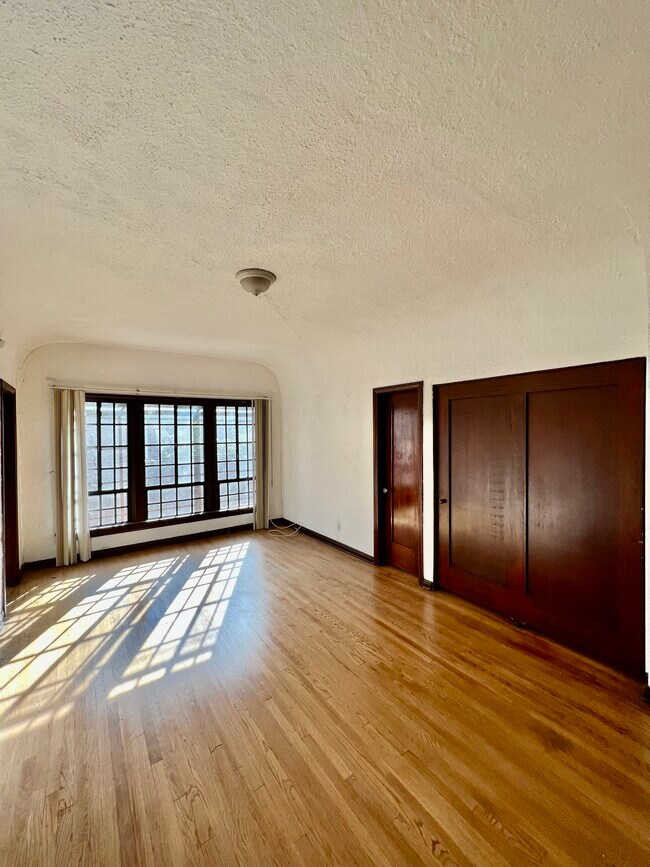 Foto del edificio - 367 N Orange Grove Ave