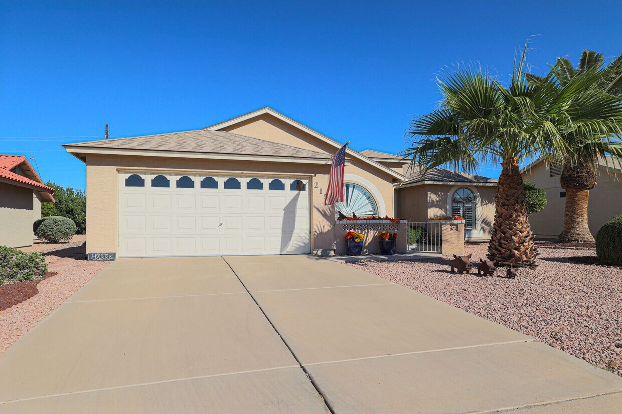 Primary Photo - Gorgeous 3 Bedroom / 2 Bath home in Leisur...