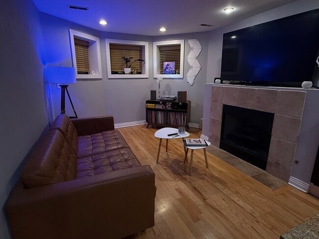 Building Photo - 809 W Bradley Pl