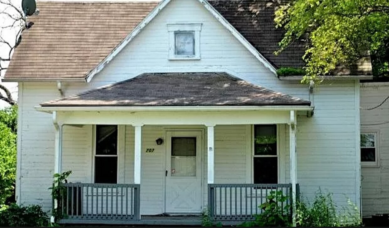 Primary Photo - 3 Bedroom House