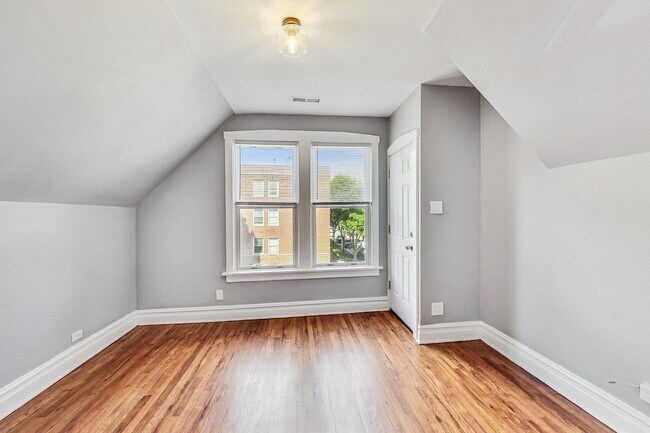 Foto del edificio - 4057 N Whipple St