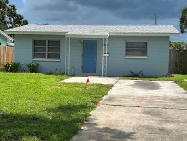 Quaint 2/1.5 bath home - Quaint 2/1.5 bath home