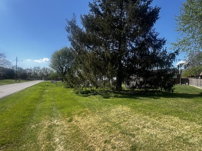 Building Photo - 230 S Circlecrest Dr