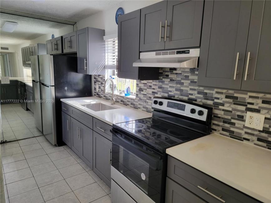 Foto principal - 3 bedroom in Miami Gardens FL 33056