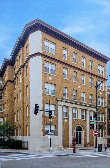 Building Photo - 1673 Park Rd NW