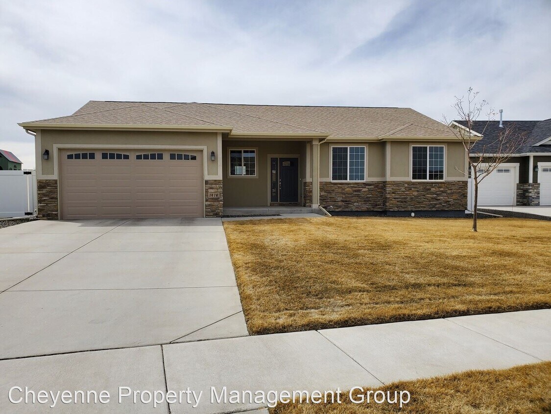 Foto principal - 5 br, 3 bath House - 1414 Marie Lane