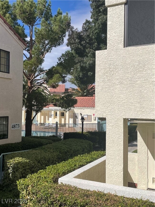 Building Photo - 4877 S Torrey Pines Dr