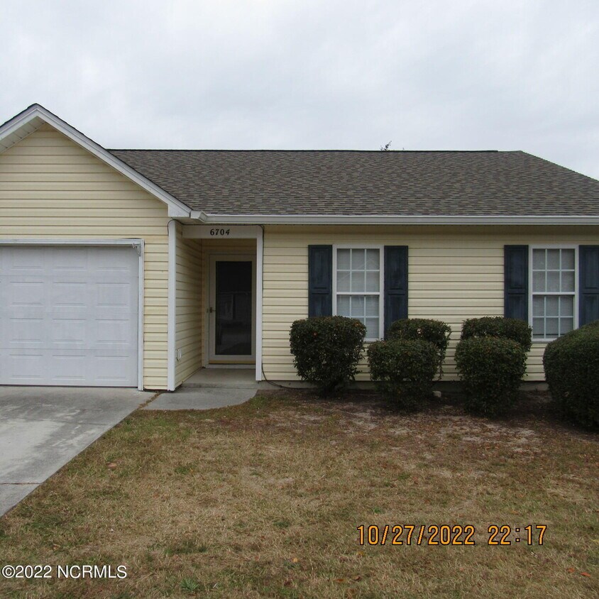 Foto principal - 6704 Hailsham Dr