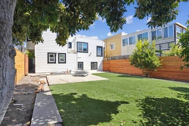 Building Photo - 424 Blanken Ave