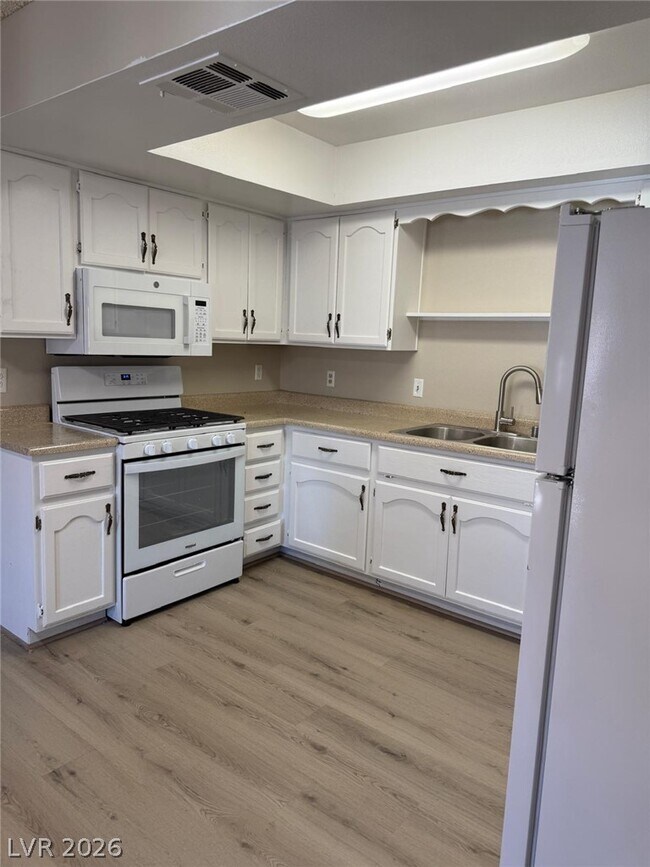 Building Photo - 6673 W Tropicana Ave