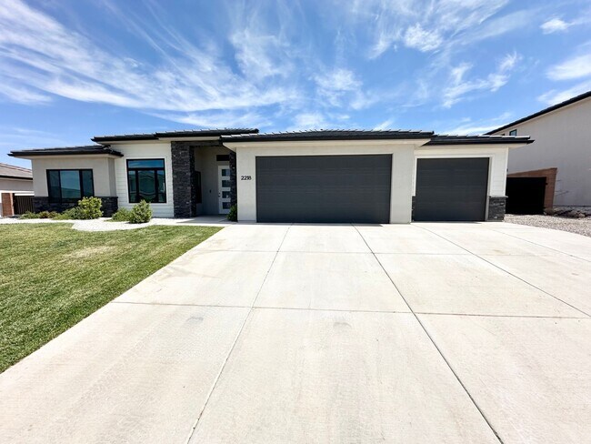 Building Photo - Sage Canyon Home! Short Term Rental! Avail...