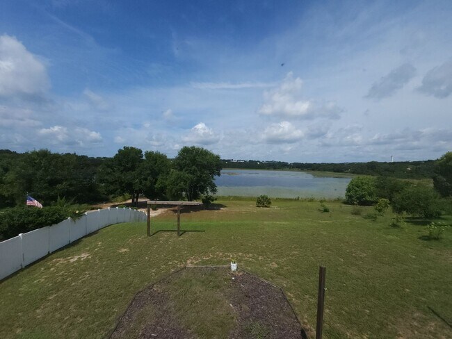 Building Photo - Stunning 4-Bedroom, 2.5-Bathroom Home with...