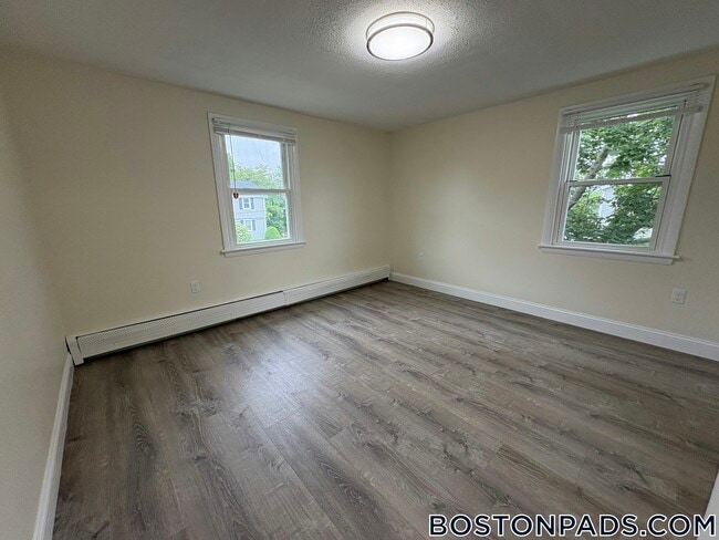 Building Photo - 9 River Dr