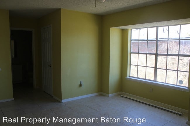 Building Photo - 8231 Skysail Ave
