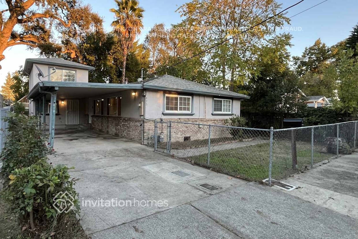 Primary Photo - 425 Jasmine Ave