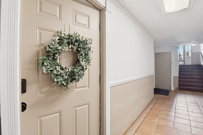 Foto del edificio - $1,345.95, 1 Beds - 1 Bath, Condo in Denver with Onsite Laundry!
