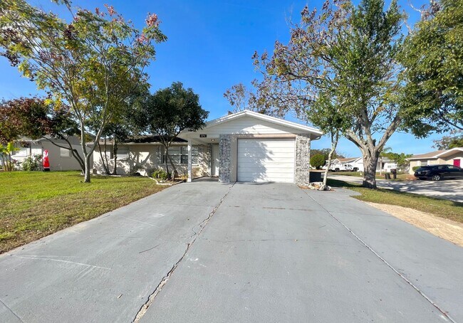 Building Photo - Updated 3BD/2BTH Home on Corner Lot