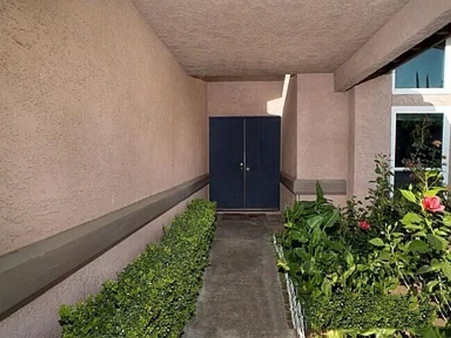 Building Photo - 23119 Valerio St