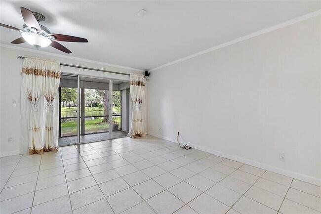 Foto del edificio - 2169 Discovery Cir W