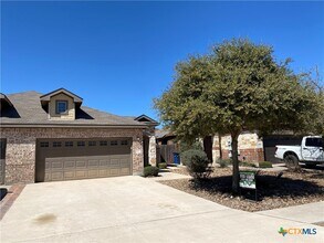 Building Photo - 660 Creekside Cir