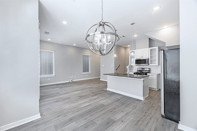 Foto del edificio - 8423 Berry Brush Ln