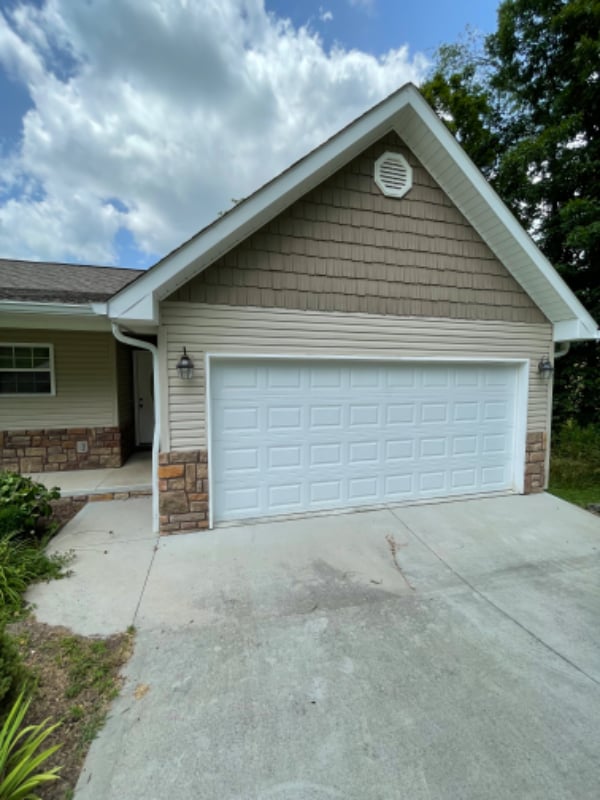 Building Photo - 210 Vanover Ln