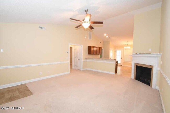 Building Photo - 2540 Saddleback Dr