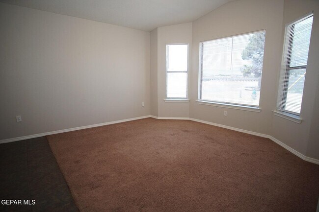 Building Photo - 10002 Cross St