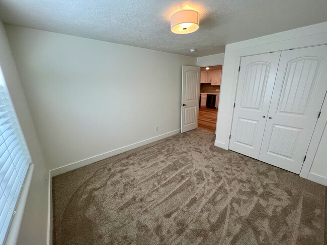 Building Photo - 335 S 190 W