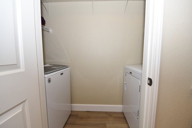 Foto del edificio - BEAUTIFUL 2 BED, 2 BATH CONDO AT MORGYN RI...