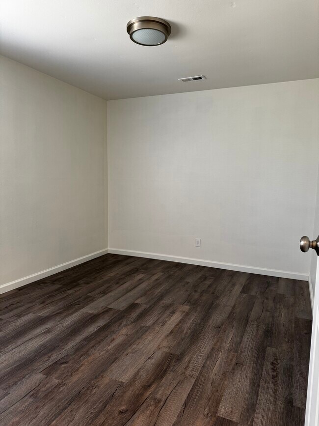 Foto del edificio - 509 W 6th St