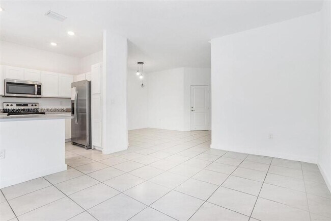 Foto del edificio - 3 bedroom in Miami Gardens FL 33169