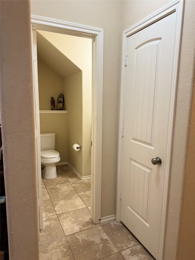Foto del edificio - 6861 Dogwood Cliff Ln