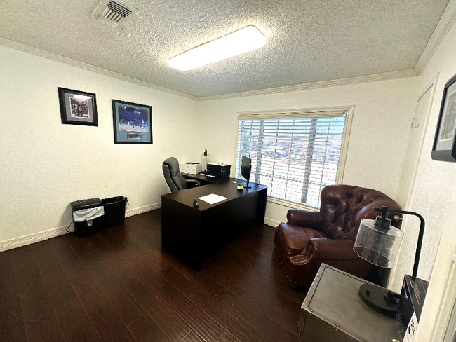 Foto del edificio - 1220 Brown Trail