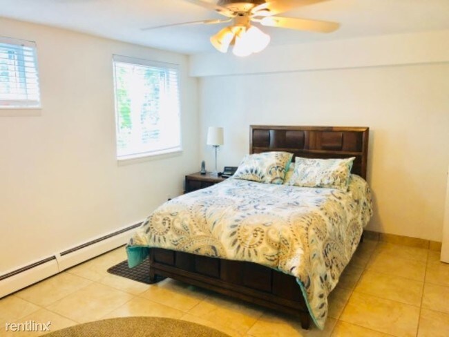 Building Photo - 1 br, 1 bath Apartment - 84 Eastview Drive