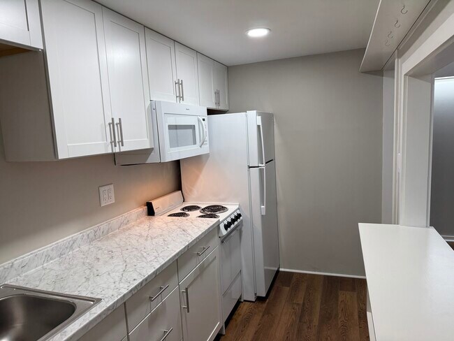 Building Photo - 130 Fairway Ave