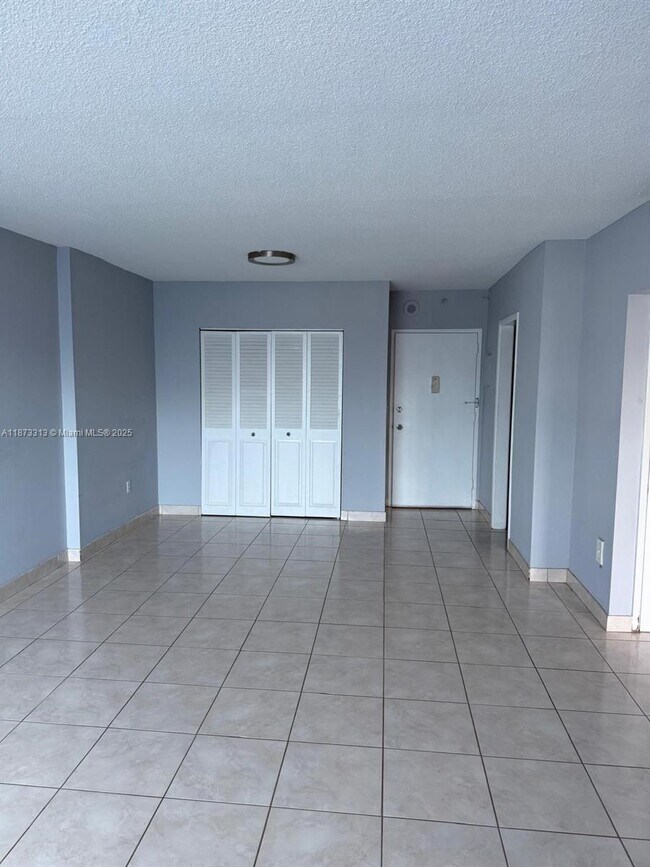 Foto del edificio - 400 Kings Point Dr