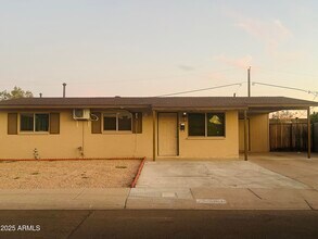 Building Photo - 161 W Holly Ln