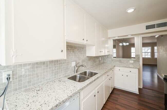 Foto del edificio - 5230 Arboles Dr