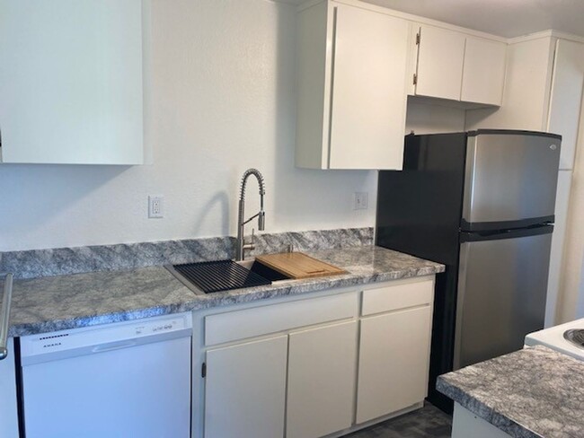 Building Photo - ARCATA! FULLY REMODELED 3 bedroom / 1.5 ba...