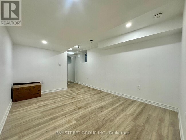 Building Photo - 6 Creekwood Dr